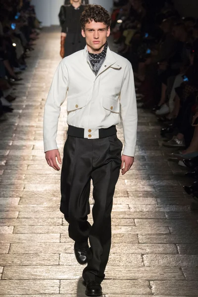 Look 45